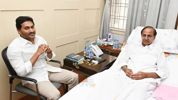 Andhra Pradesh CM Jagan Mohan Reddy meets KCR