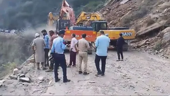 Construction worker killed in landslide along Jammu-Srinagar national highway