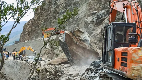 Landslide blocks Jammu-Srinagar national highway; disrupts Amarnath Yatra