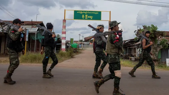 India sends back 184 Myanmar soldiers who fled to Mizoram