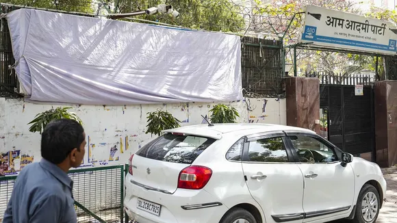 MCD removes over 60,000 posters, banners, hoardings from all 12 zones after MCC comes into force