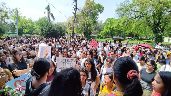 Students' group claims 15 activists detained during protest outside IP College, police deny charge