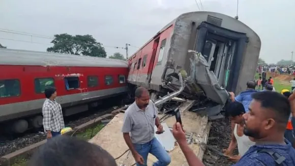 Mumbai-Howrah train derailment