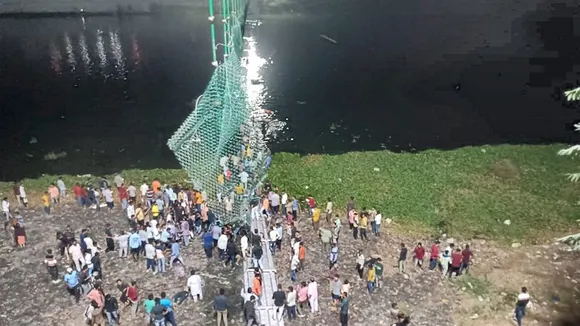 Gujarat: Morbi bridge collapse death toll mounts to 130; more bodies fished out of river