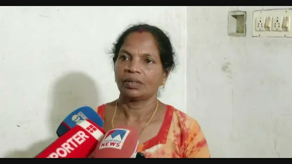 Woman says she lost her job for praising Oommen Chandy; Kerala Govt denies it