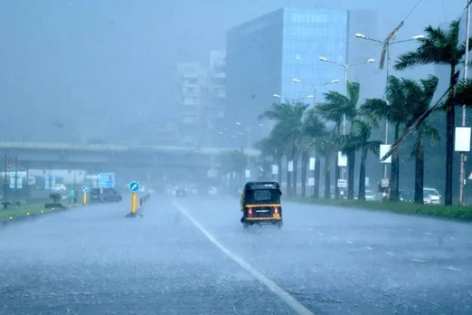 Light rains in Mumbai; IMD issues 'orange' alert