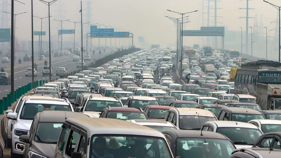 Farmers' protest impacts traffic in Noida amid security checks at Delhi borders