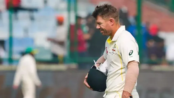 David Warner out of 2nd Test due to concussion, Renshaw returns to XI