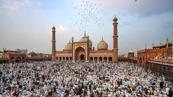 Eid-ul-Fitr celebrated across Delhi, huge congregation at Jama Masjid