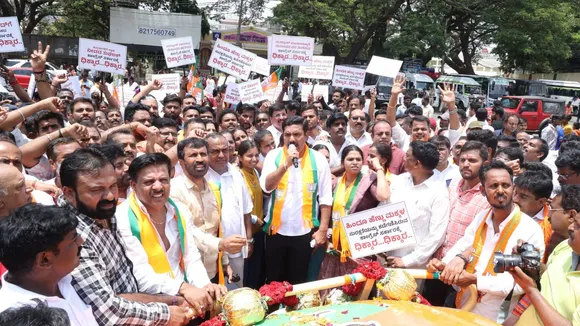 Karnataka BJP holds state-wide protests over Neha Hiremath's murder case