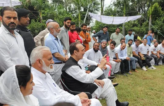 Ghulam Nabi Azad starts meeting delegations ahead of finalizing name of his new party