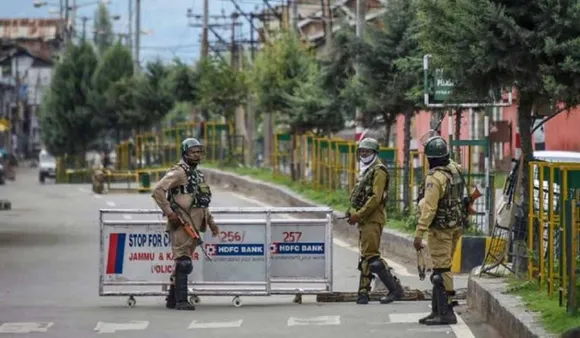 Encounter underway in Shopian between terrorists and security forces in Baskuchan village