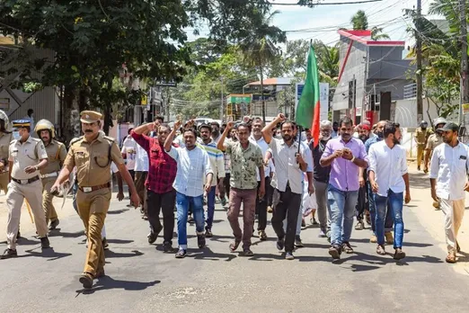 Widespread stone pelting, sporadic incidents of violence in Kerala