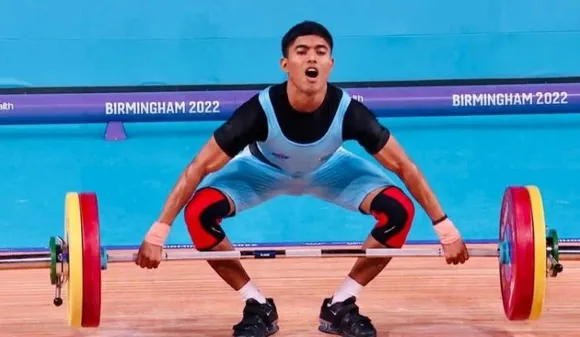 Paanwala's son living his father's dream of becoming a weightlifter; the story of Sanket Mahadev Sargar