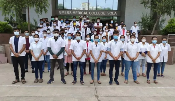 4,000 resident doctors go on strike in Gujarat over bond service issue