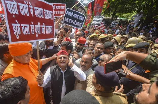 SP's protest march towards UP assembly stopped midway; Akhilesh, Adityanath trade charges