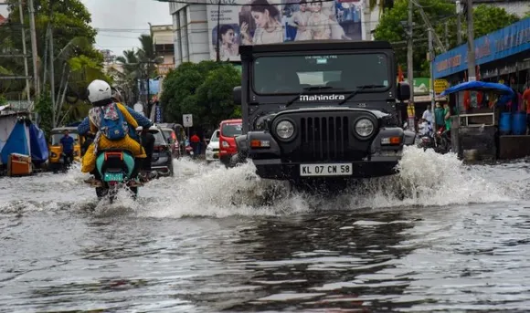 Heavy rains continue in Kerala, Orange alert in 12 districts