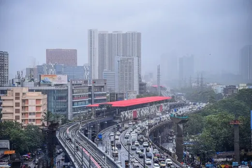 Moderate rain in Mumbai; IMD forecasts more showers with strong wind