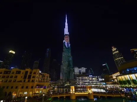 Shah Rukh Khan appears on world's tallest screen to hail NRI business success story