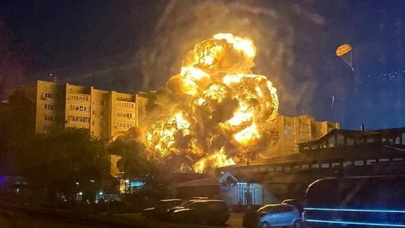 Russian warplane crashes near apartment building, killing 13