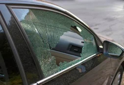 Four held for stealing valuables from cars throwing eggs at them