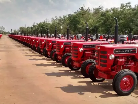 Mahindra tractor sales slip 14 pc in Jul