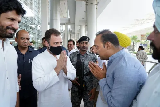 Rahul Gandhi visits Moosewala's house