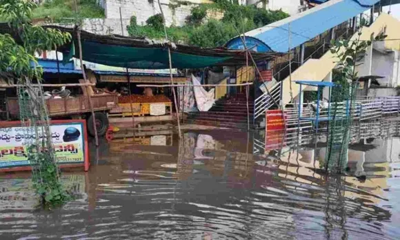 Godavari flood swells in AP, several villages marooned