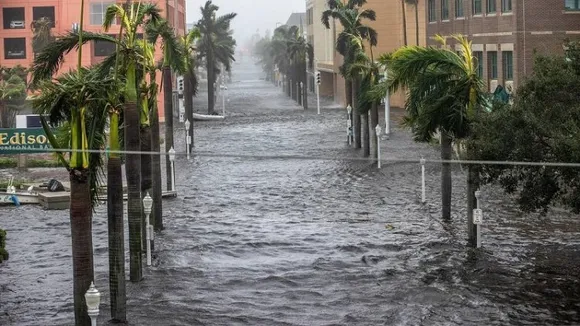 Hurricane Ian strikes Florida hospital from above and below
