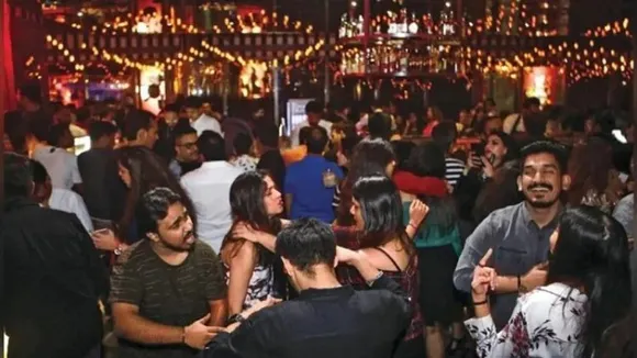 Delhi government to allow bars to serve liquor till 3 AM