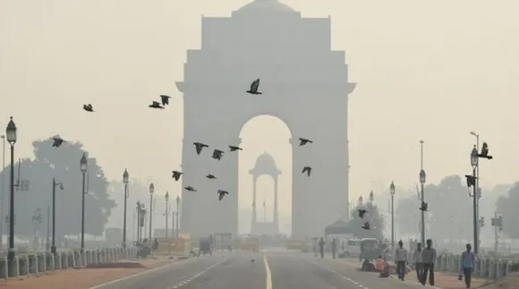 Humid Thursday morning in Delhi; light rains predicted during the day