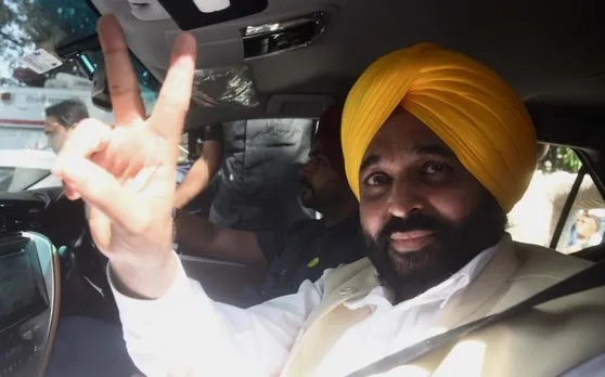 AAP's CM nominee Bhagwant Mann meets Gov Purohit to stake claim to form govt
