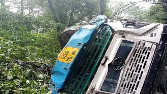 Over 20 passengers injured, 2 trapped as bus falls into gorge in Shimla