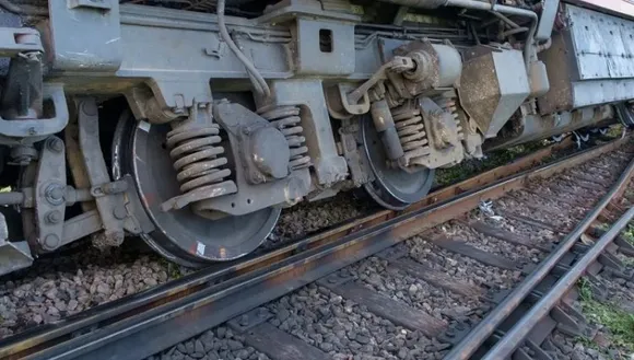 Three coaches of local train derails near Mumbai; no casualty