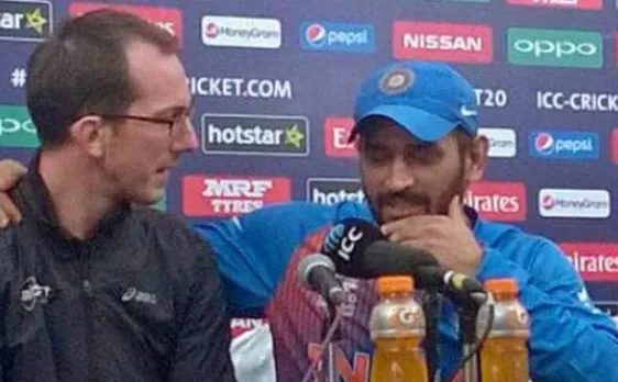 Australian scribe shares his â€˜sit-downâ€™ with Dhoni