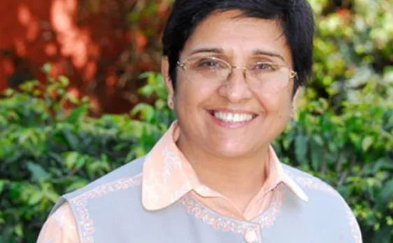 Kiran Bedi joins civic workers to remove garbage on World Environment Day