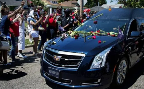 Muhammad Ali cheered in Louisville as world says goodbye