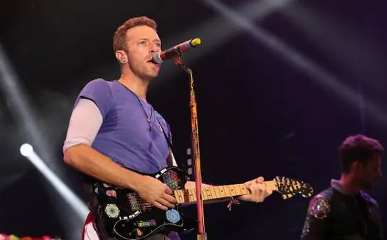 Coldplay frontman Chris Martin plays impromptu gig at homeless shelter in Manhattan 