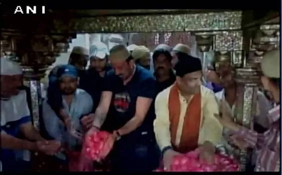 Sanjay Dutt pays a visit to Sheikh Salim's Dargah while shooting for 'Bhoomi'