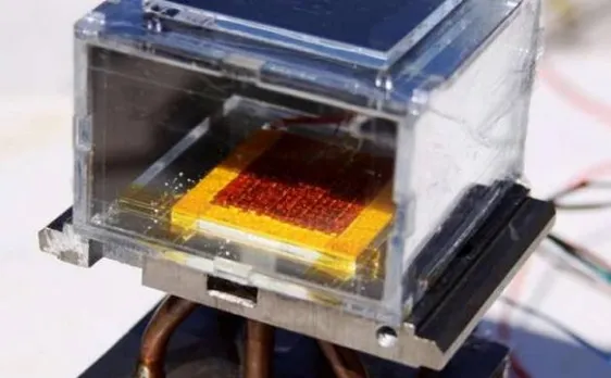 Scientists invent solar-powered device to extract water from dry air