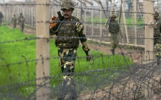 Pakistani troops shell mortars on Indian posts along LoC; sixth ceasefire violation this month