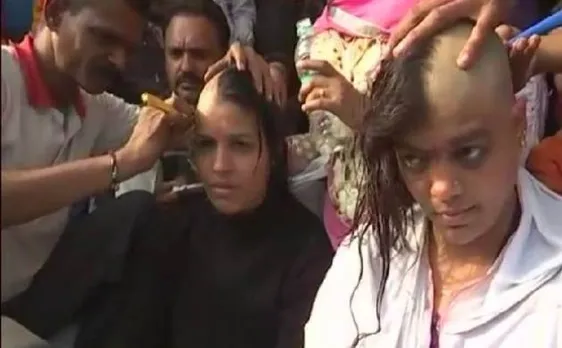 Women teachers in Bhopal demanding equal wage shave heads in protest