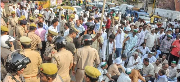 Farmers intensify protests; stop supply of vegetables, milk, fruits to various cities