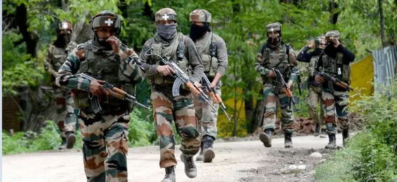 Jammu and Kashmir: Security forces gun down 3 terrorists in Pulwamaâ€™s Hayuna Tral