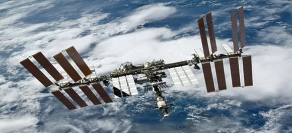 Space station reports â€˜leakâ€™, crew not in danger