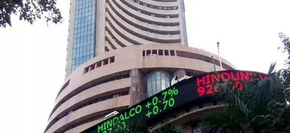 Sensex crashes 505 points on rupee woes, global worries