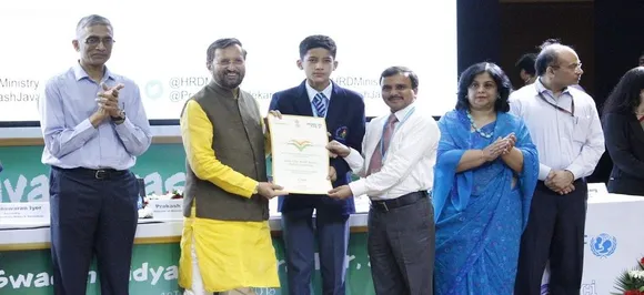 Prakash Javadekar confers Swachh Vidyalaya Puraskar awards to 52 schools