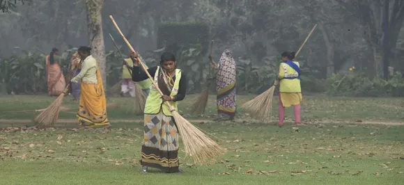 Delhi Air Quality Index witnesses slight improvement; drops from 'very poor' to 'poor'