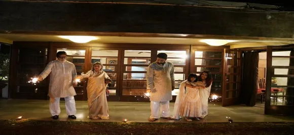 Amitabh Bachchan celebrates Diwali with Jaya, Abhishek, Aishwarya, Aaradhya in shades of creme and gold