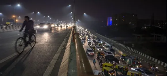 Delhi air pollution peaks again; AQI recorded in 'severe' category